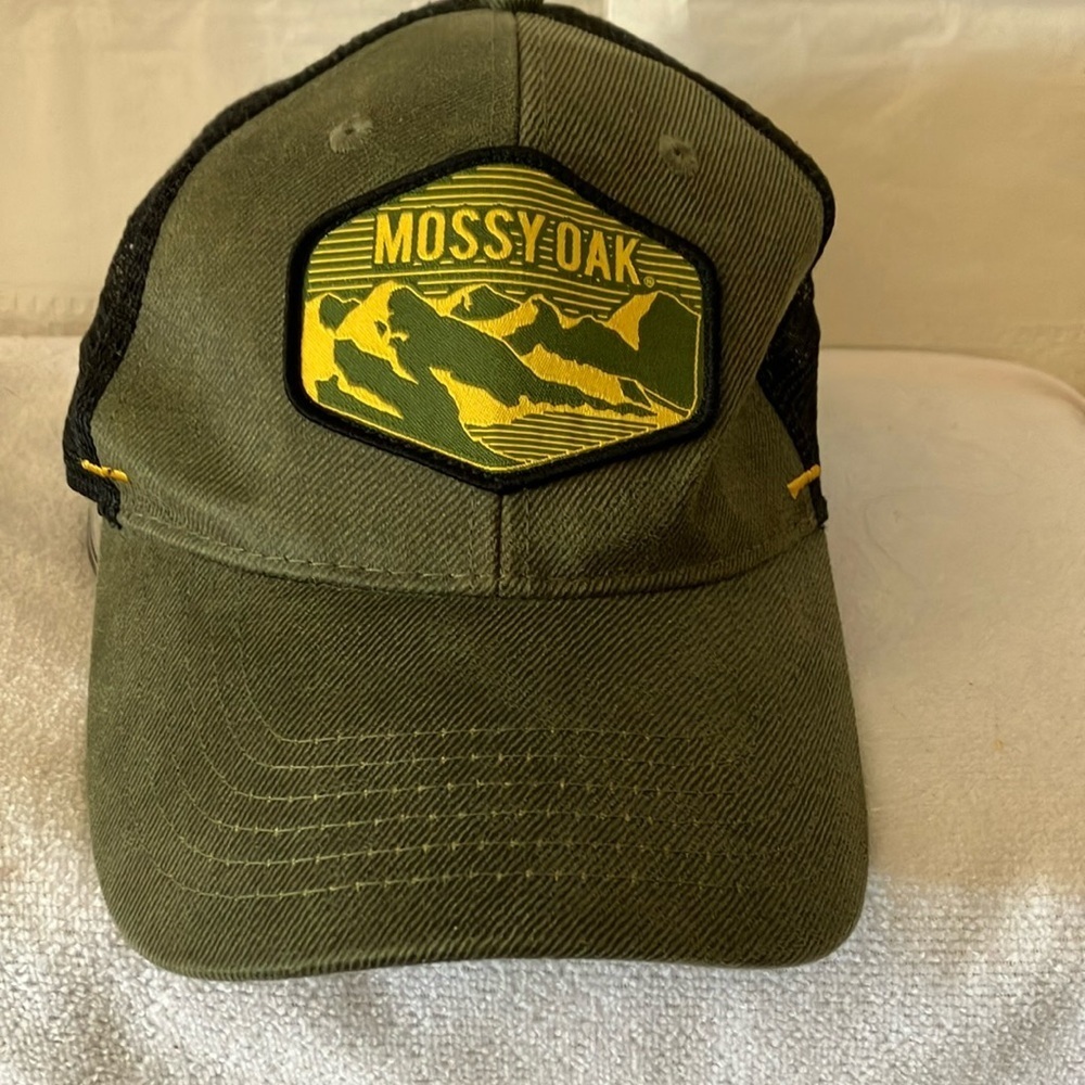 Mossy Oak Men’s Green/Black Adjustable SnapBack Cap - patch on front & back GUC